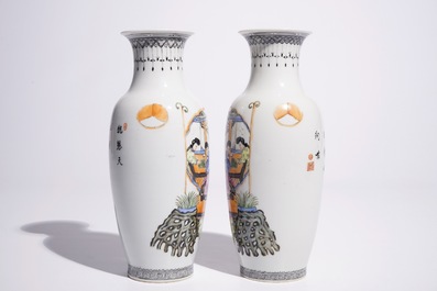 Une paire de vases en porcelaine de Chine famille rose aux musiciennes et joueuses de go, R&eacute;publique, 20&egrave;me