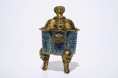 Un br&ucirc;le-parfum tripod en bronze dor&eacute; et cloisonn&eacute;, marque de Qianlong, 18/19&egrave;me