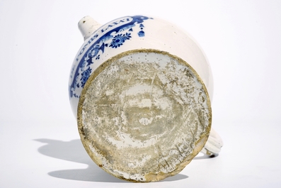 A large Dutch Delft blue and white wet drug jar &quot;S. De Pomis Laxat&quot;, 18th C.