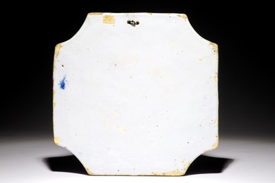 Een blauw-witte Delftse plaquette met chinoiseriedecor, 18e eeuw