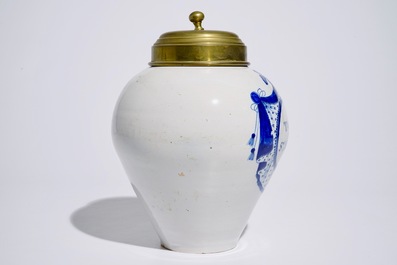 A blue and white Brussels faience tobacco jar with brass cover, 18th C.