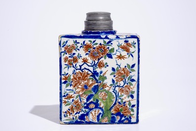 A rectangular Dutch Delft cashmire palette tea caddy with pewter lid, ca. 1700