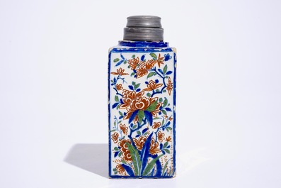 A rectangular Dutch Delft cashmire palette tea caddy with pewter lid, ca. 1700