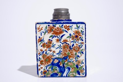 A rectangular Dutch Delft cashmire palette tea caddy with pewter lid, ca. 1700