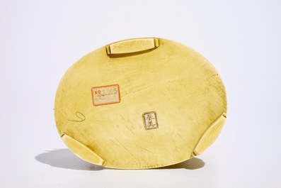 Un okimono en ivoire figurant des gar&ccedil;ons jouant sur un &eacute;l&eacute;phant, Japon, Meiji, 19&egrave;me, sign&eacute;