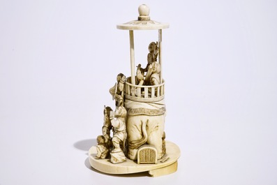 Un okimono en ivoire figurant des gar&ccedil;ons jouant sur un &eacute;l&eacute;phant, Japon, Meiji, 19&egrave;me, sign&eacute;