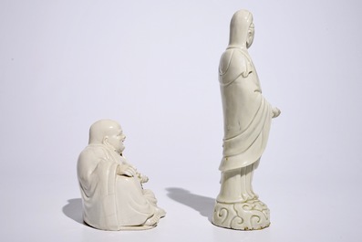 Un mod&egrave;le d'une Guanyin avec enfant et un Bouddha en blanc de Chine de Dehua, 18/19&egrave;me
