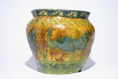 Un grand cache-pot en poterie flamande &agrave; d&eacute;cor de paons, sign&eacute; LMV, Torhout, vers 1900