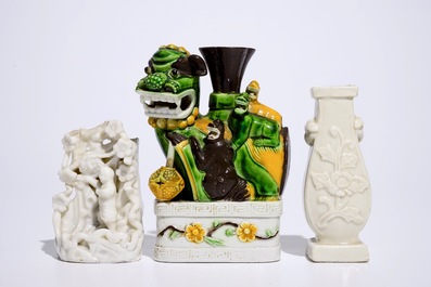 A Chinese Dehua blanc de Chine vase and a small group, with a sancai-style buddhist lion joss stick holder, 18/19th C.