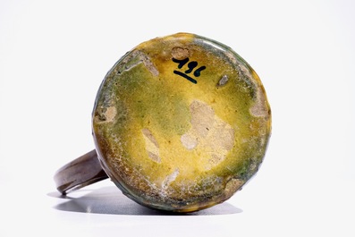Un pichet en poterie flamande avec une inscription, sign&eacute; LMV, Torhout, vers 1900