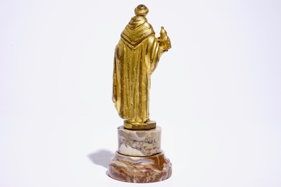 Un mod&egrave;le d'un saint en bronze dor&eacute; sur socle en marbre, 17&egrave;me