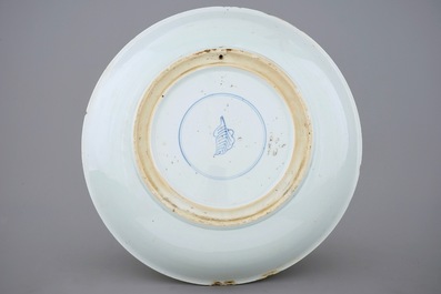 A Chinese famille verte charger with Taoist symbols, Kangxi