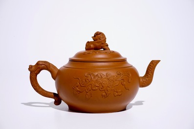 A fine Chinese Yixing teapot and cover, Kangxi