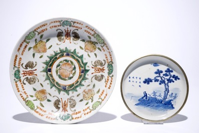 Een lot Chinees famille rose en blauw-wit porselein en een Canton emaille kom, 19/20e eeuw