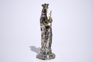 Une Vierge &agrave; l'Enfant en argent et ivoire, Pays-Bas, vers 1900