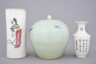 Un lot vari&eacute; en porcelaine de Chine famille rose et bleu et blanc, 19/20&egrave;me