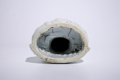 Un mod&egrave;le de Bouddha debout en blanc de Chine de Dehua, marque sur le dos, Kangxi