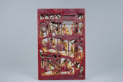 Un panneau aux guerriers en bois sculpt&eacute; et dor&eacute;, Chine, Ningbo, 19/20&egrave;me