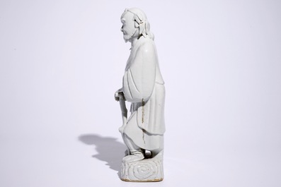 Une paire de grandes figures d'immortels en blanc de Chine de Dehua, 18/19&egrave;me