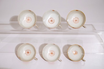 Six tasses et soucoupes en porcelaine de Chine rose imari, 18/19&egrave;me