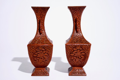 Une paire de vases en laque rouge sculpt&eacute;e, Chine, 19&egrave;me