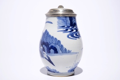 A blue and white Japanese Arita tankard with Dutch silver cover, Edo, 17th C.