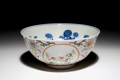 A Chinese famille rose bowl with floral medallions, Daoguang mark, 19/20th C.