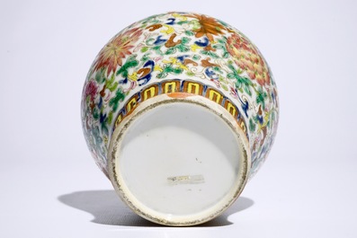 Un crachoir en porcelaine de Chine famille rose Peranakan ou Nyonya, 19&egrave;me