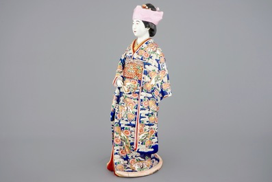 Un grand mod&egrave;le d'un bijin en porcelaine Kutani de Japon, Meiji, 19&egrave;me