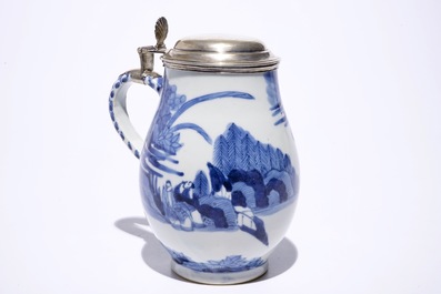 A blue and white Japanese Arita tankard with Dutch silver cover, Edo, 17th C.