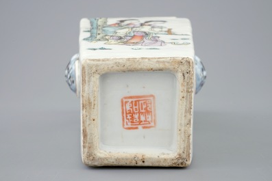 Un vase de forme carr&eacute;e en porcelaine de Chine qianjiang, 19/20&egrave;me