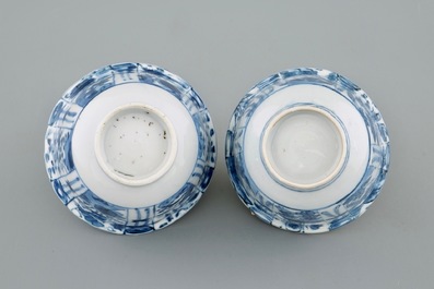 Deux bols &quot;corbeaux&quot; en porcelaine de Chine bleu et blanc, Ming, Wanli