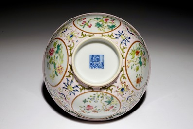 A Chinese famille rose bowl with floral medallions, Daoguang mark, 19/20th C.