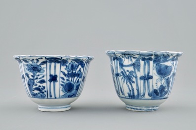 Two Chinese blue and white crow cups, Ming, Wanli