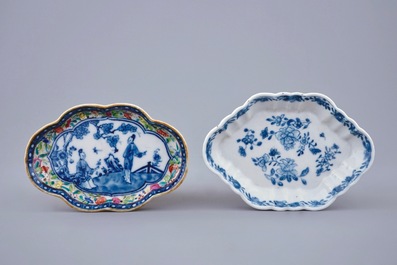A Chinese famille rose mandarin teapot and two spoon trays, Qianlong