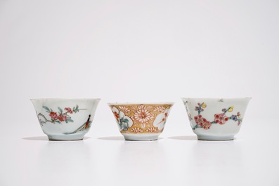 Three Chinese famille rose cups and two saucers, Yongzheng/Qianlong