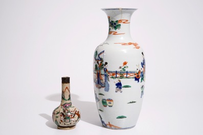 Un vase en porcelaine de Chine doucai, marque de Kangxi, et un vase famille rose sur fond craquel&eacute;, 19/20&egrave;me