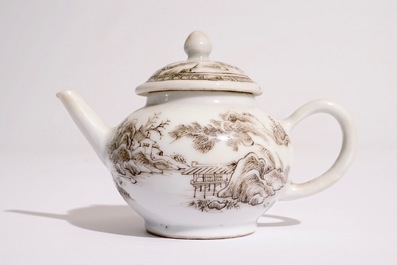 Een Chinese miniatuur theepot met grisaille landschapsdecor, Yongzheng