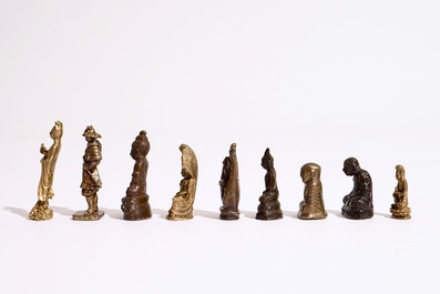 Une collection de petites figures en bronze, Inde, N&eacute;pal, Tibet, Japon, 18/20&egrave;me