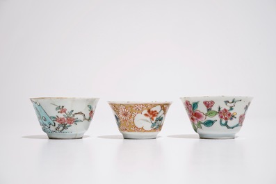 Three Chinese famille rose cups and two saucers, Yongzheng/Qianlong