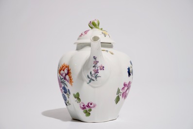 A German porcelain teapot and cover with floral design, 18/19th C.