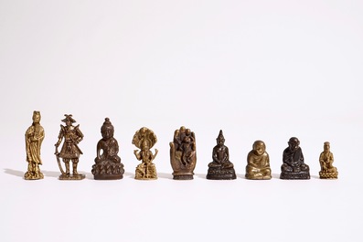 Une collection de petites figures en bronze, Inde, N&eacute;pal, Tibet, Japon, 18/20&egrave;me