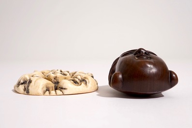 Two signed Japanese netsuke in ivory and wood, Meiji or Taisho, 19/20th C.