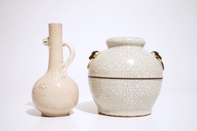 Deux vases monochromes de type craquel&eacute;, Chine, 19&egrave;me