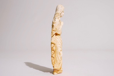 Un mod&egrave;le indo-portugais d'une Vierge en ivoire sculpt&eacute;, Goa, 18&egrave;me