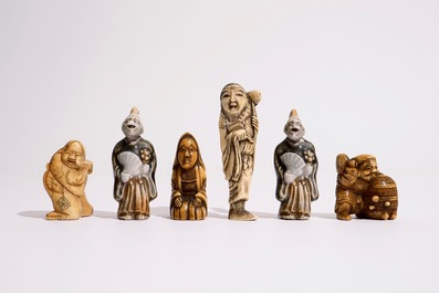 Zes diverse Japanse netsuke in ivoor en porselein, Meiji/Taisho, 19/20e eeuw