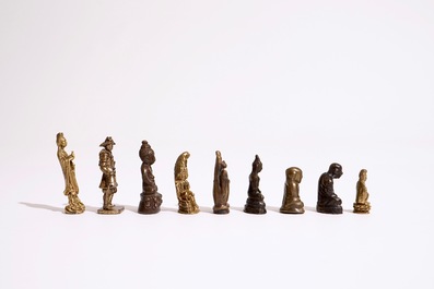 Une collection de petites figures en bronze, Inde, N&eacute;pal, Tibet, Japon, 18/20&egrave;me