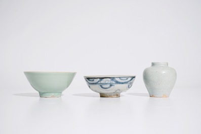 A Chinese blue and white bowl, an incised celadon vase and a celadon bowl, Ming and 19th C.