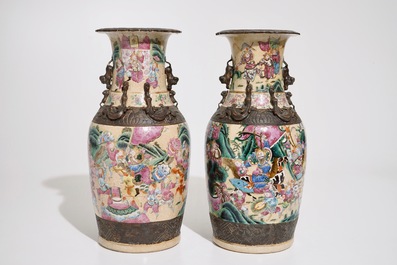 Deux vases en porcelaine de Chine famille rose, dit &quot;de Nankin&quot;, 19&egrave;me