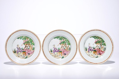 Six assiettes en porcelaine de Chine famille rose &agrave; la cueillette des cerises, Qianlong